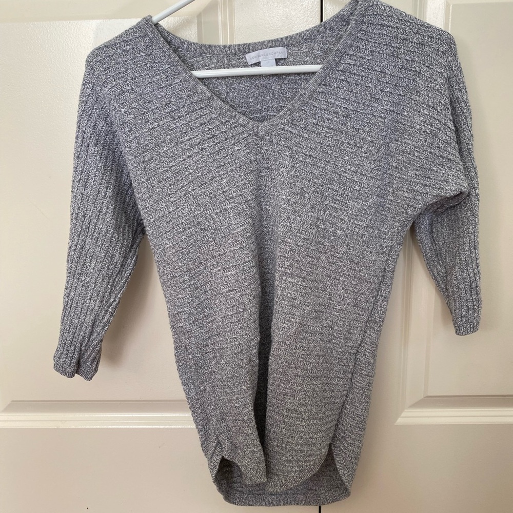 New York & Company Ribbed V-Neck Sweater XS Heathered Gray 3/4 Sleeve Knit